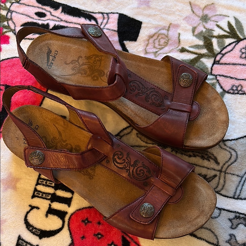 Dansko Brown Sandals Adjustable Comfort Footbed